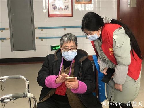 福利院開設 手機課堂 ,82歲婆婆玩轉智能手機