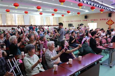 親情五月 感恩母親 親情感恩慰問(wèn)演出走進(jìn)漢陽(yáng)社會(huì)福利院