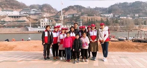 蘭州市社會(huì)福利院志愿者參加保護(hù)母親河實(shí)踐活動(dòng)