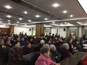 別樣感恩節(jié),企航社工帶小朋友走進(jìn)福利院關(guān)愛老人