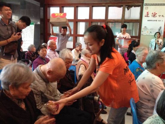 愛心&ldquo;悄悄&rdquo;送進長沙市第一社會福利院(圖) _新浪湖南城市_新浪湖南