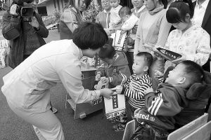 月圓情更濃 與孤殘老人和兒童共度中秋的溫暖時(shí)刻