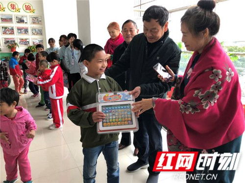 化身愛心大使 快樂老人大學(xué)學(xué)員攜手老年社會福利院為留守兒童圓夢