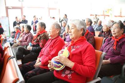 重陽敬老，情暖金秋 玉泉學子走進老年社會福利院踐行傳統美德