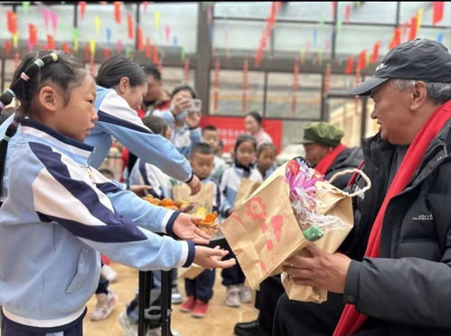 情暖理縣，愛滿重陽——阿壩州理縣志愿者走進福利院與老人共慶佳節